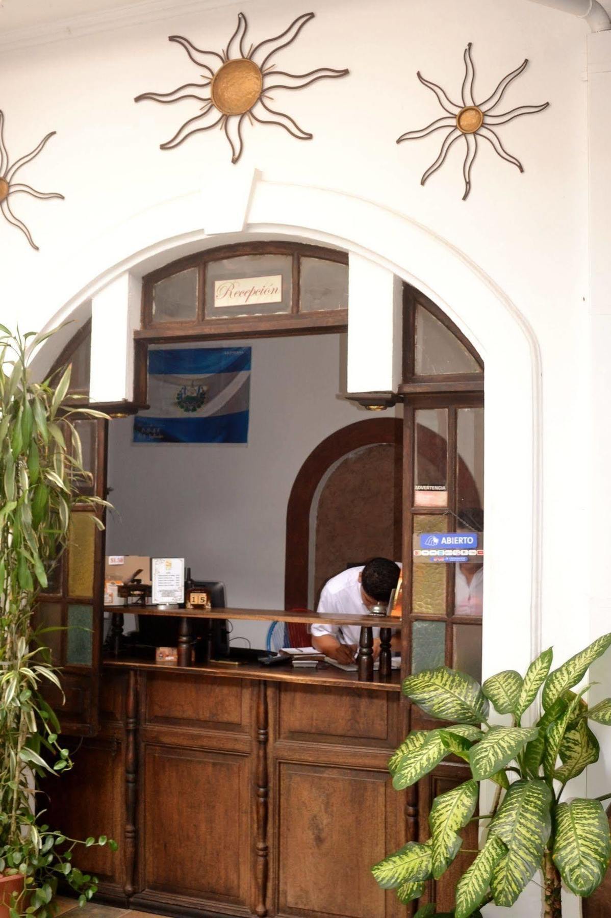 Hotel Villa Florencia Centro Historico San Salvador Exterior photo